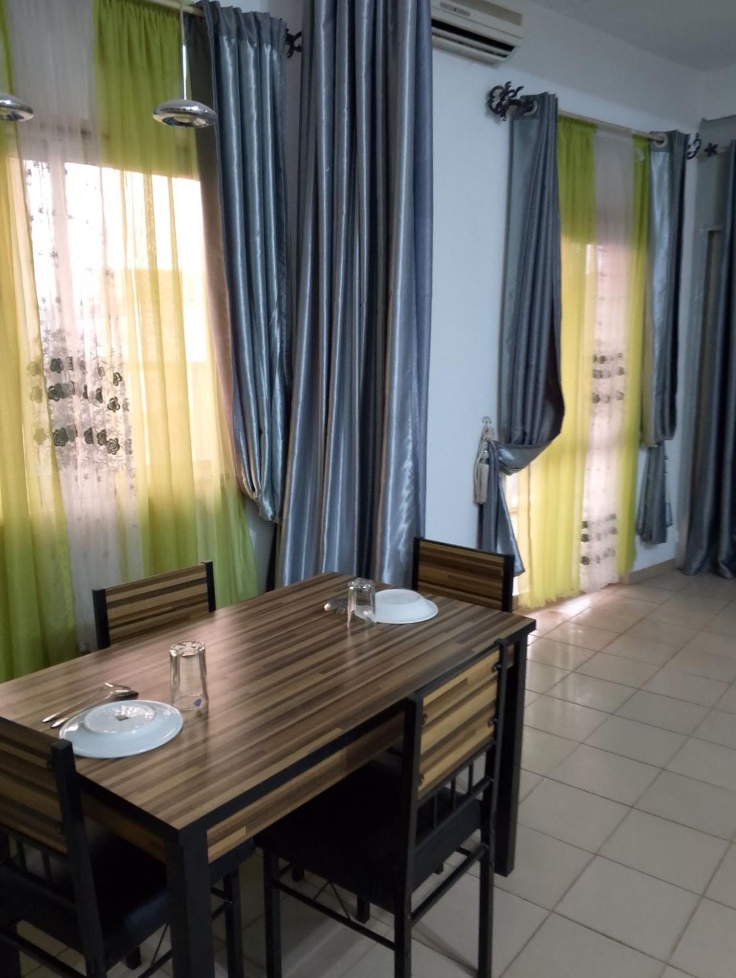 Appart Meuble Le Dakota Yaoundé Buitenkant foto