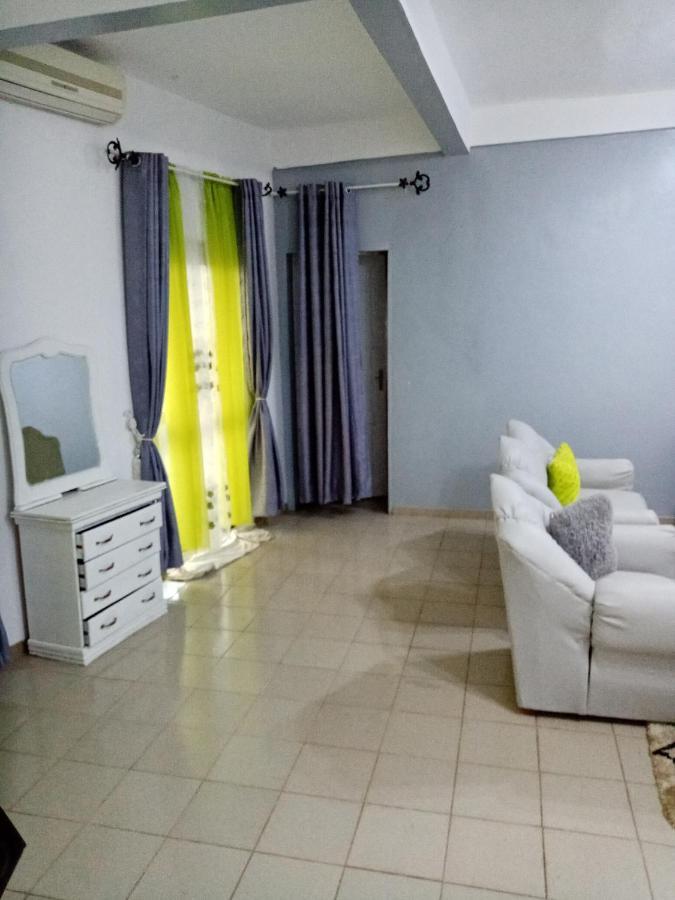 Appart Meuble Le Dakota Yaoundé Buitenkant foto